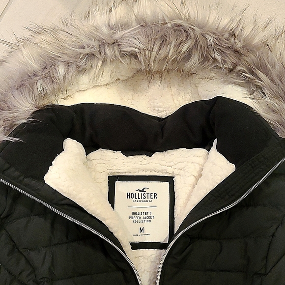 Hollister Puffer Jacket - Size M Women's - Picture 3 of 6